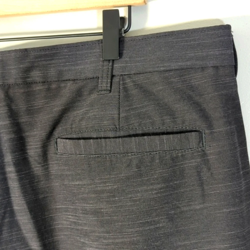 Men's Apt. 9 premier flex shorts, size 40